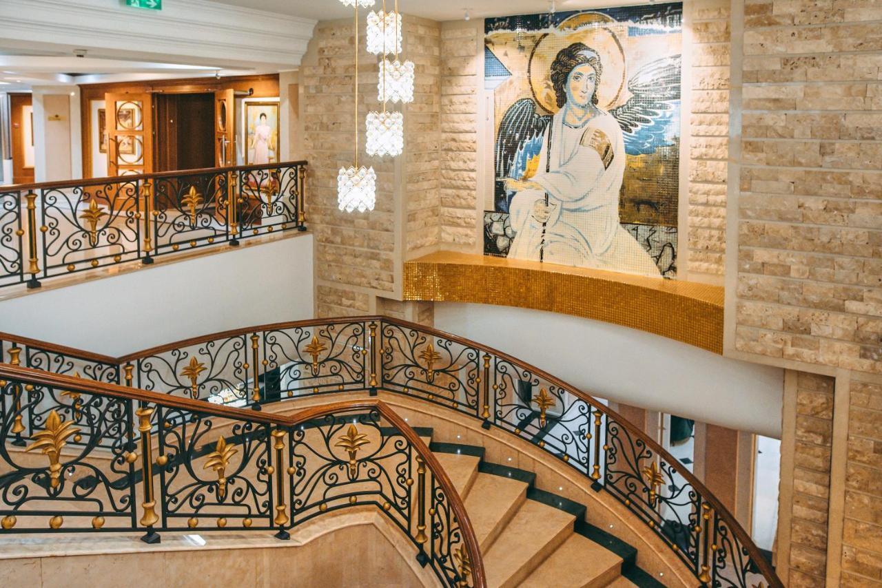 A Hoteli - Hotel Izvor Arandjelovac Exterior photo Interior of the hotel