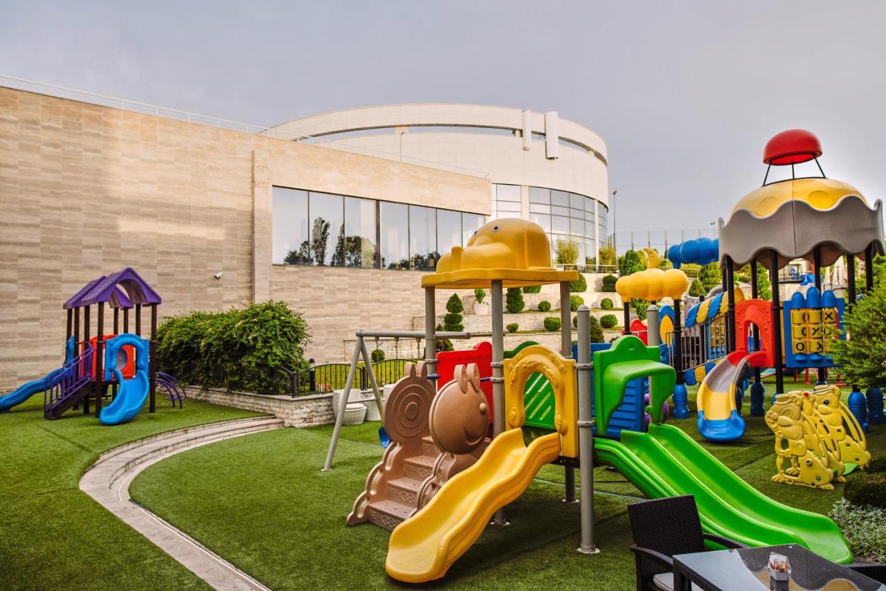 A Hoteli - Hotel Izvor Arandjelovac Exterior photo Playground at the hotel