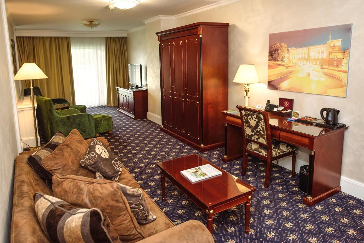 A Hoteli - Hotel Izvor Arandjelovac Exterior photo Suite