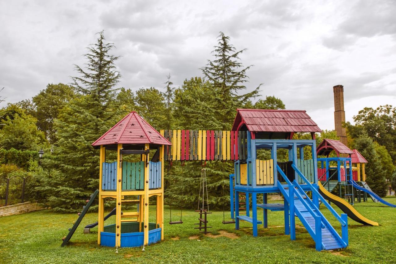 A Hoteli - Hotel Izvor Arandjelovac Exterior photo Playground in the village