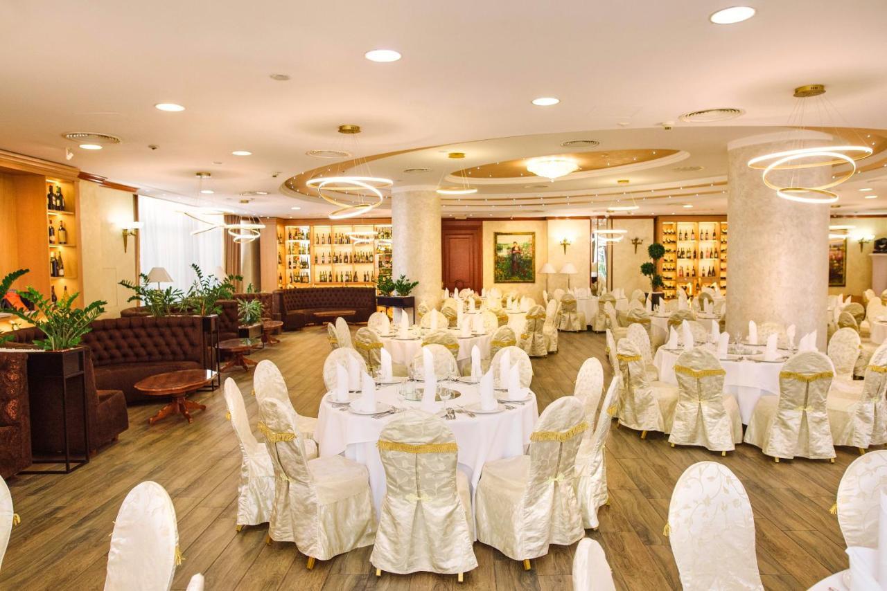A Hoteli - Hotel Izvor Arandjelovac Exterior photo Restaurant