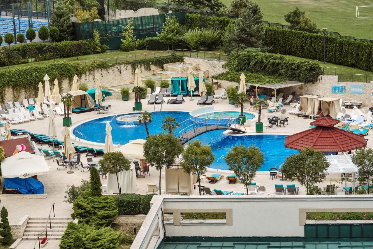 A Hoteli - Hotel Izvor Arandjelovac Exterior photo The swimming pool at the hotel