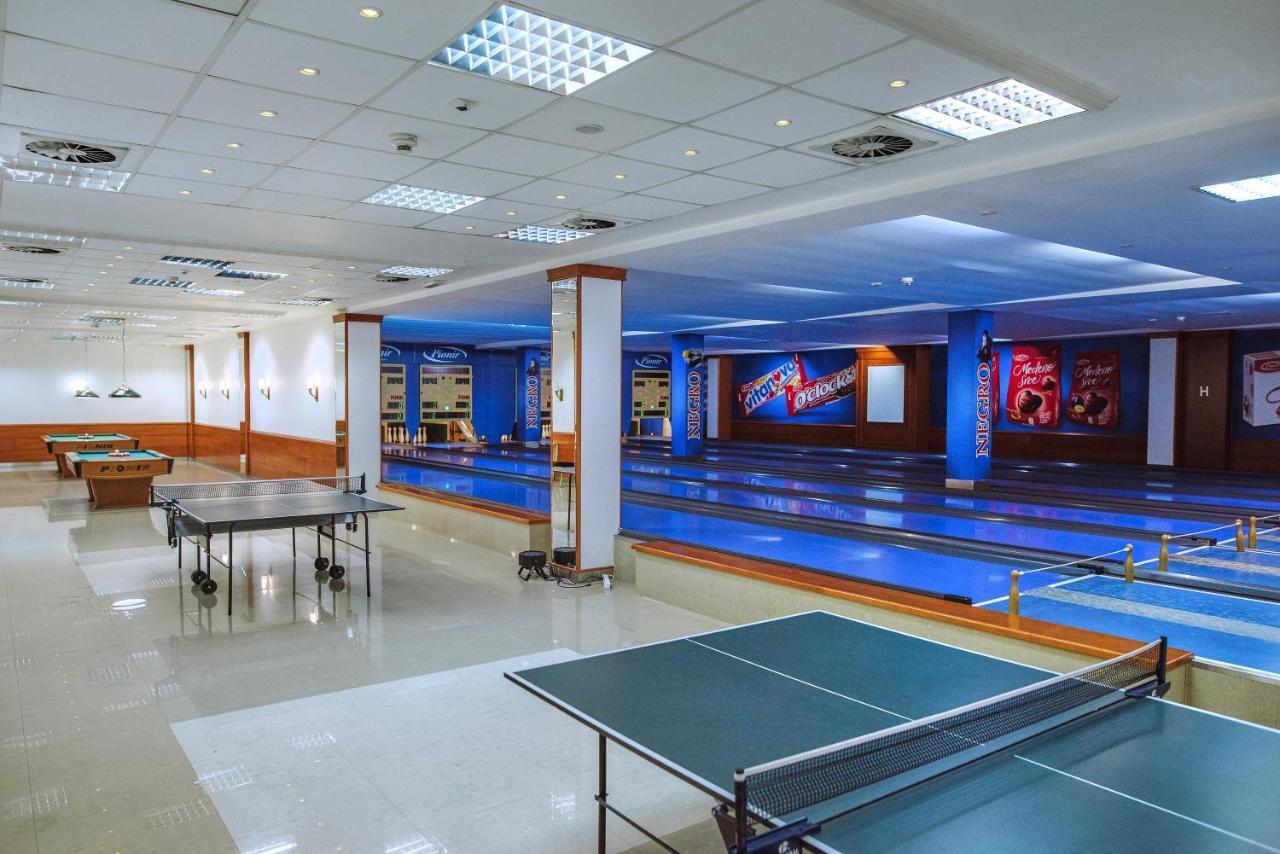 A Hoteli - Hotel Izvor Arandjelovac Exterior photo The table tennis hall