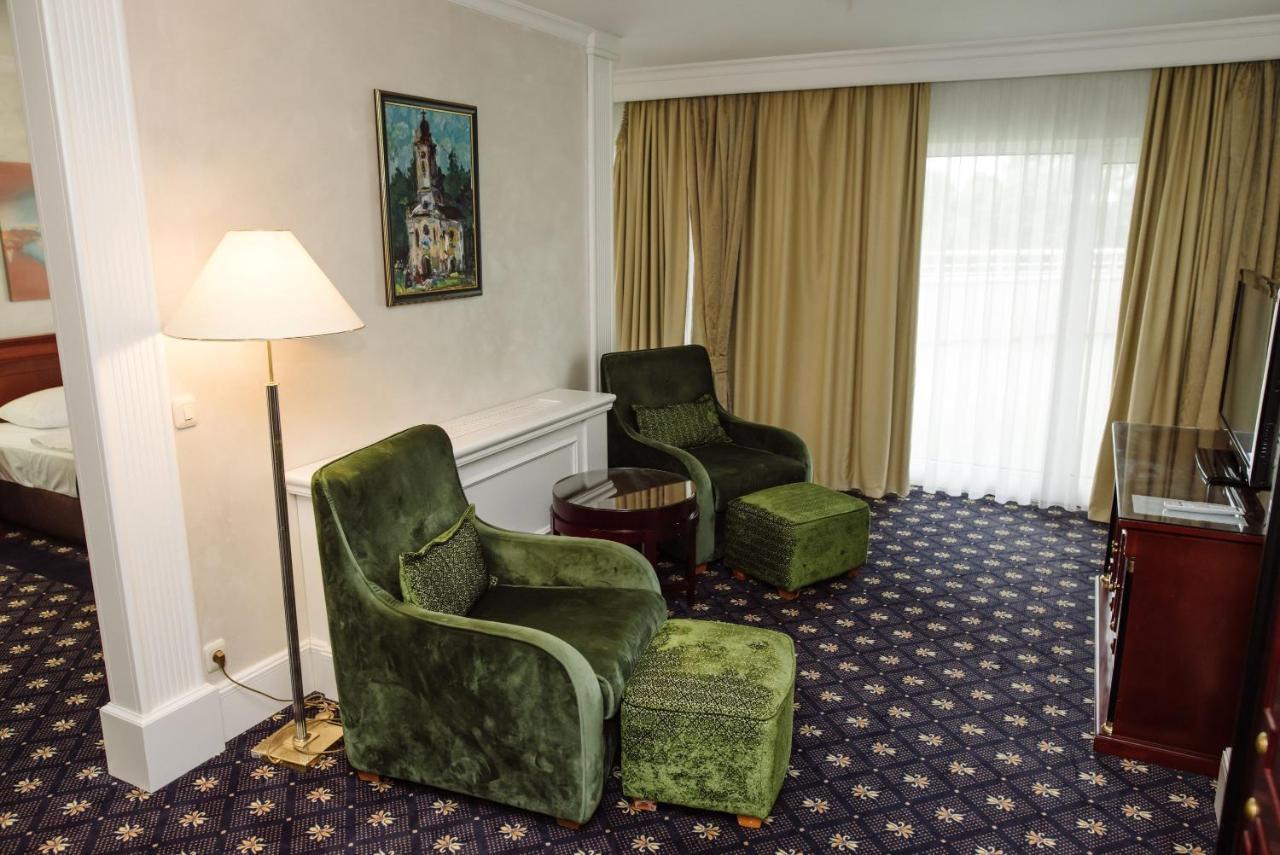 A Hoteli - Hotel Izvor Arandjelovac Exterior photo A suite at the hotel