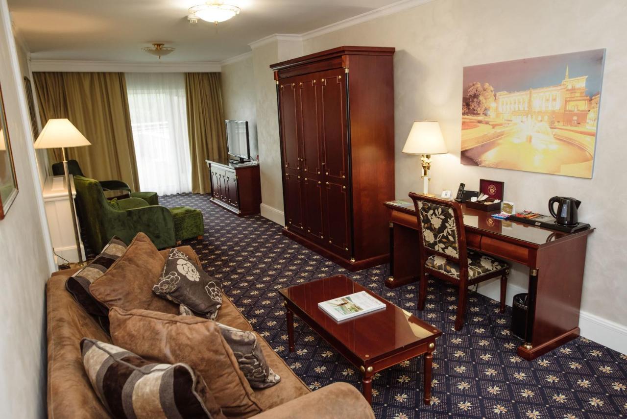 A Hoteli - Hotel Izvor Arandjelovac Exterior photo Suite