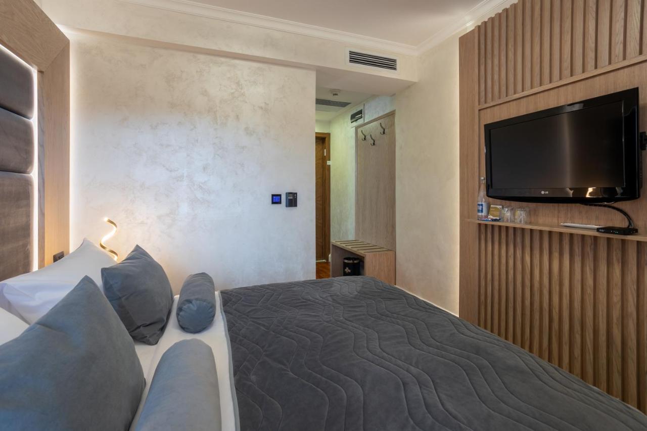 A Hoteli - Hotel Izvor Arandjelovac Exterior photo A room at the hotel