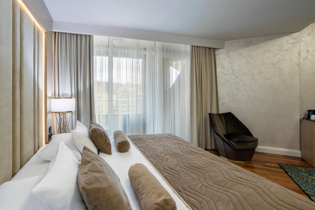 A Hoteli - Hotel Izvor Arandjelovac Exterior photo A bedroom at the hotel