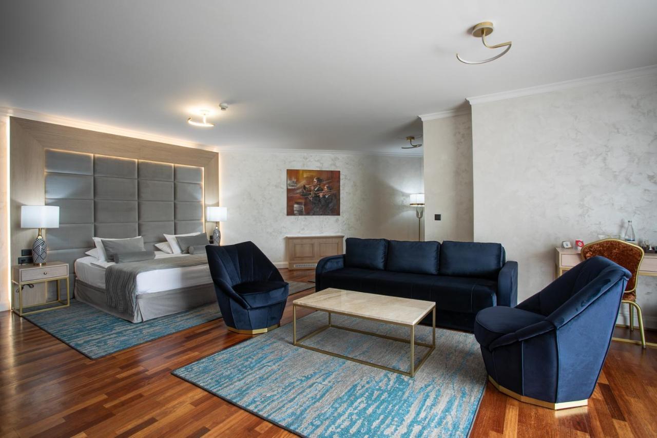 A Hoteli - Hotel Izvor Arandjelovac Exterior photo Suite