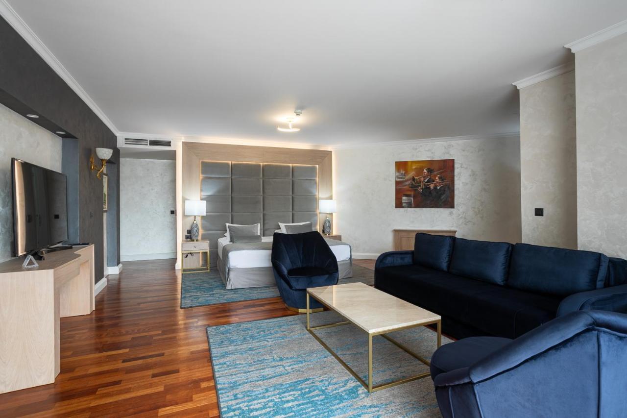 A Hoteli - Hotel Izvor Arandjelovac Exterior photo Suite
