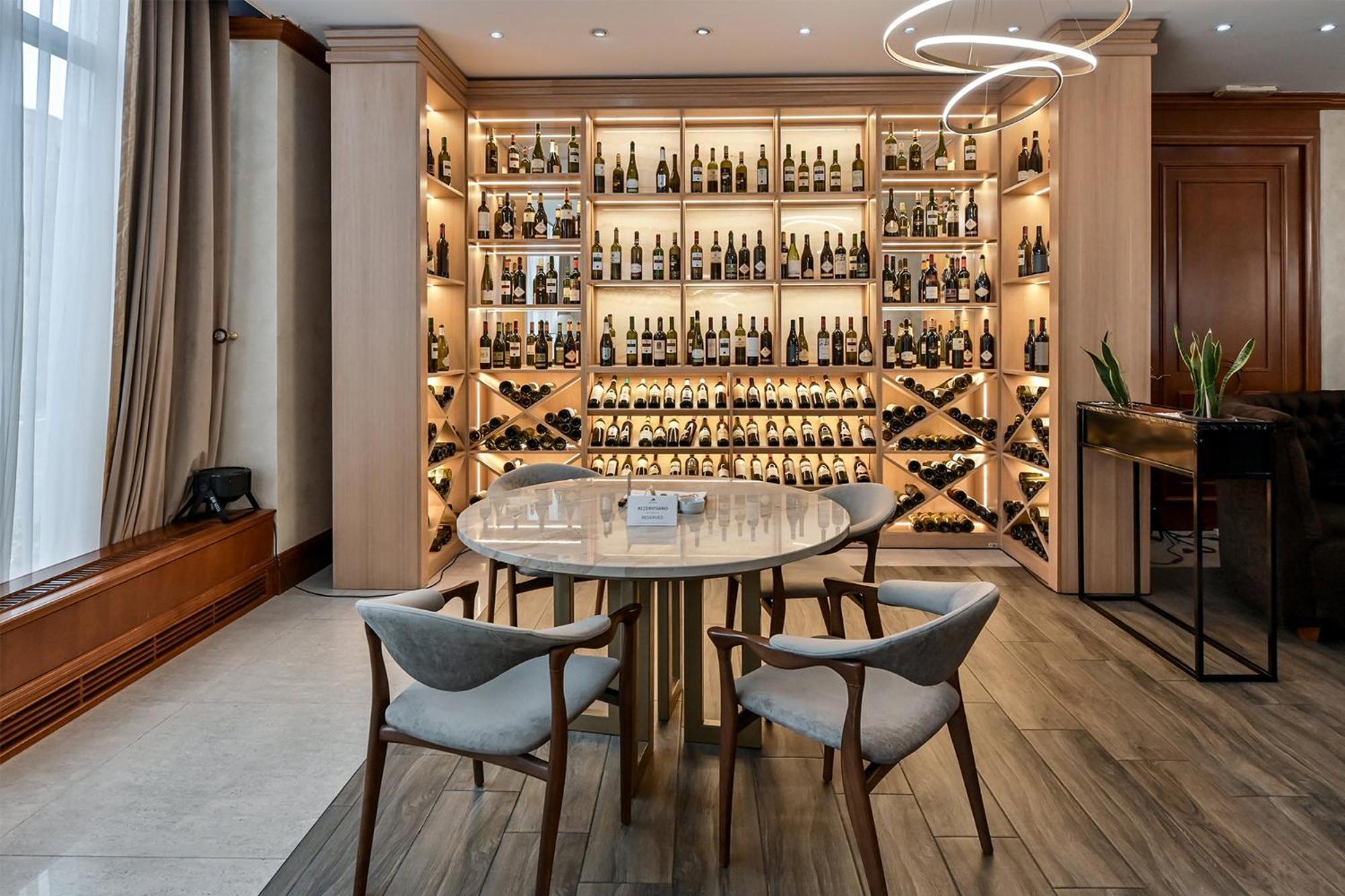 A Hoteli - Hotel Izvor Arandjelovac Exterior photo Wine tasting room at the Wine Museum