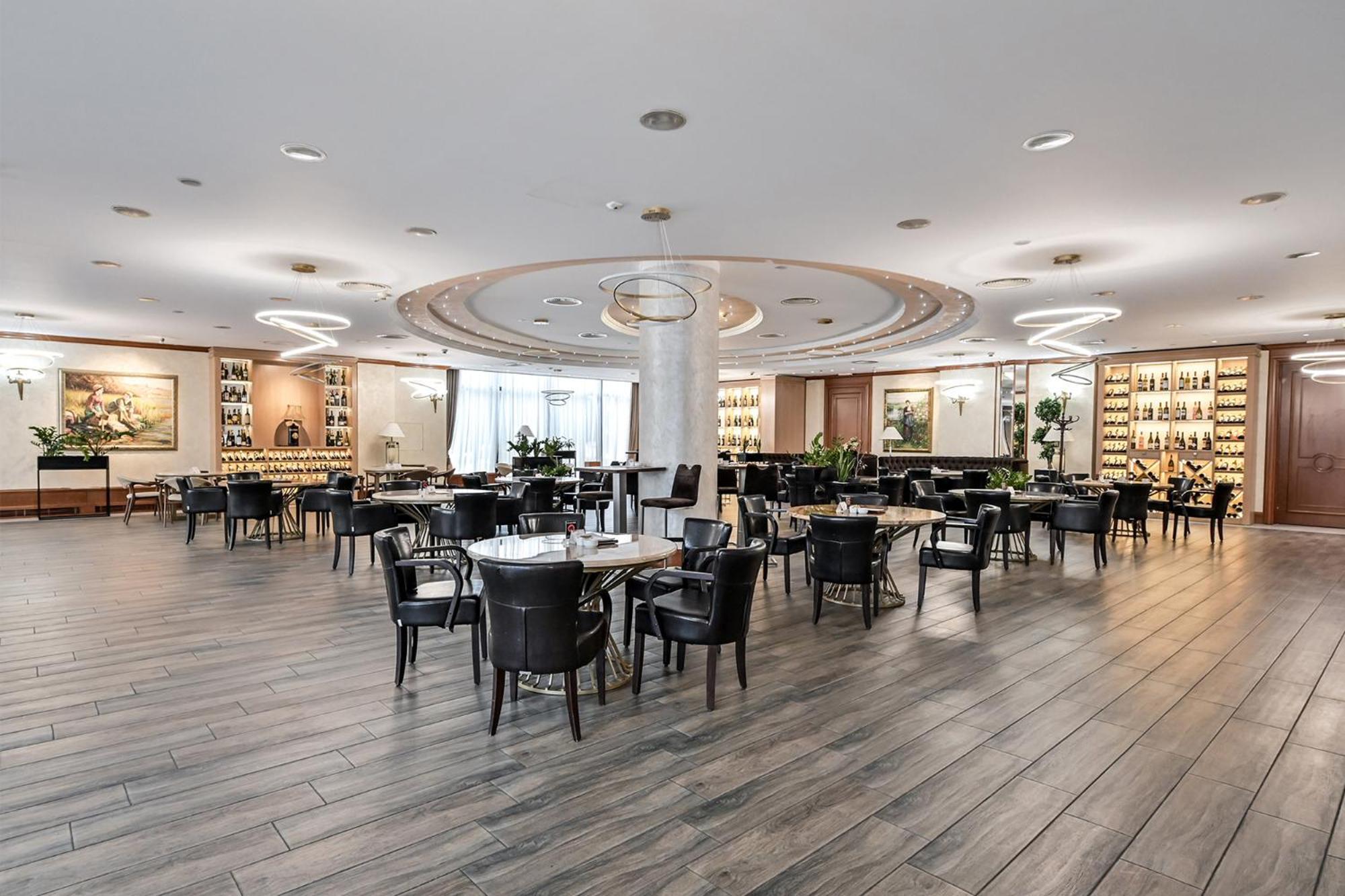 A Hoteli - Hotel Izvor Arandjelovac Exterior photo The lounge at the airport