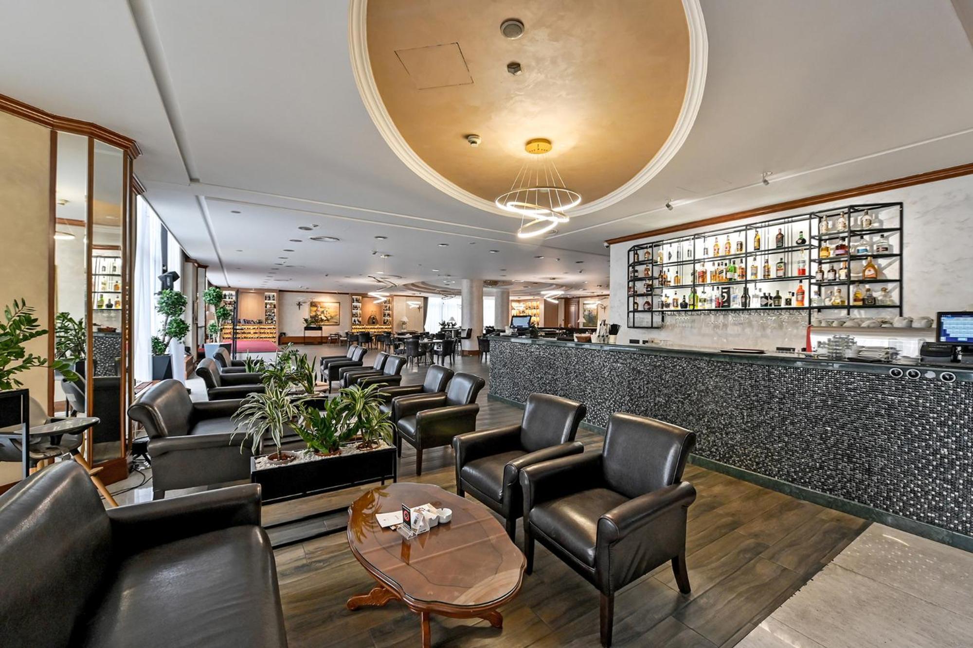 A Hoteli - Hotel Izvor Arandjelovac Exterior photo The lounge at the airport