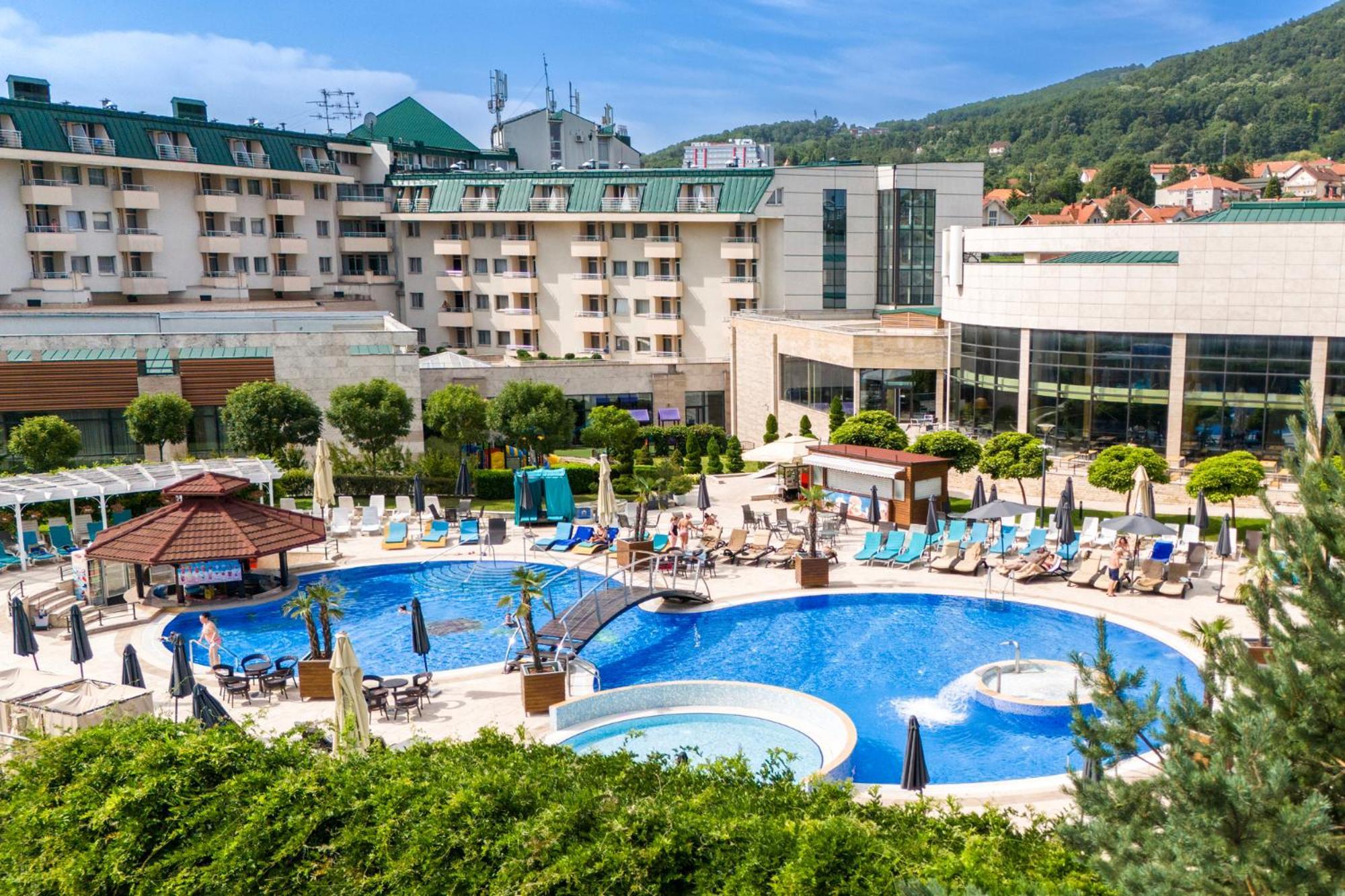 A Hoteli - Hotel Izvor Arandjelovac Exterior photo